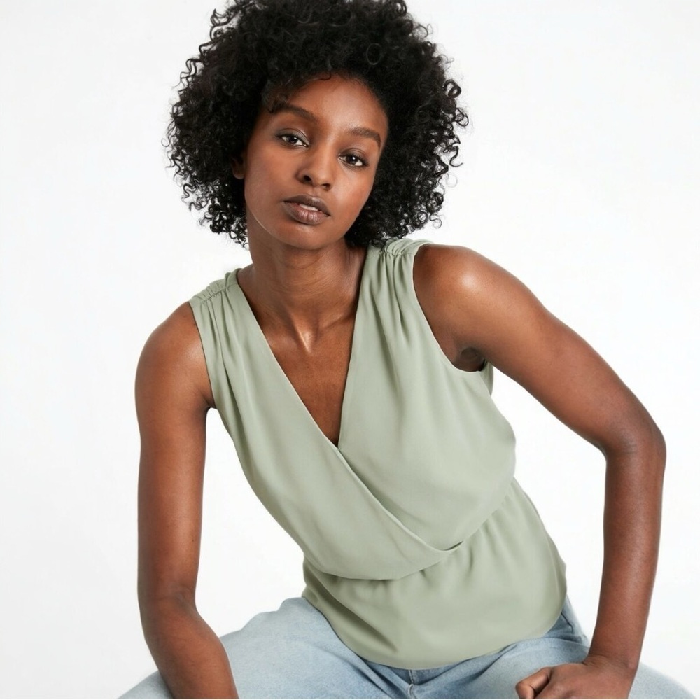 NWT Banana Republic Peplum V Neck Top